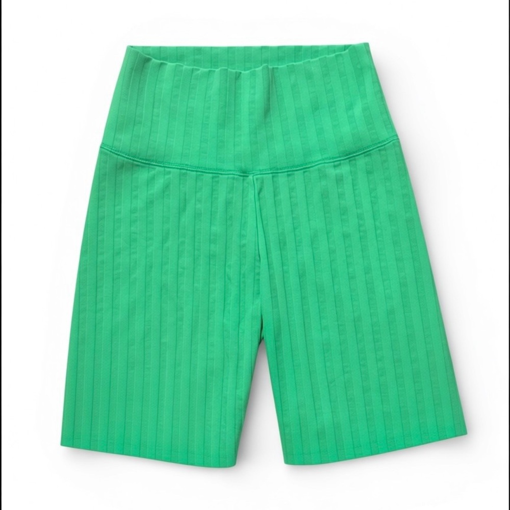 Offline By Aerie Women’s Green Ribbed Lettuce Hem Biker Shorts Size Medium